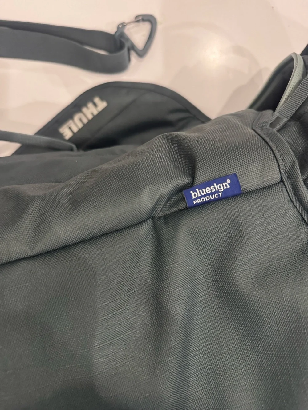 Thule versatile gray